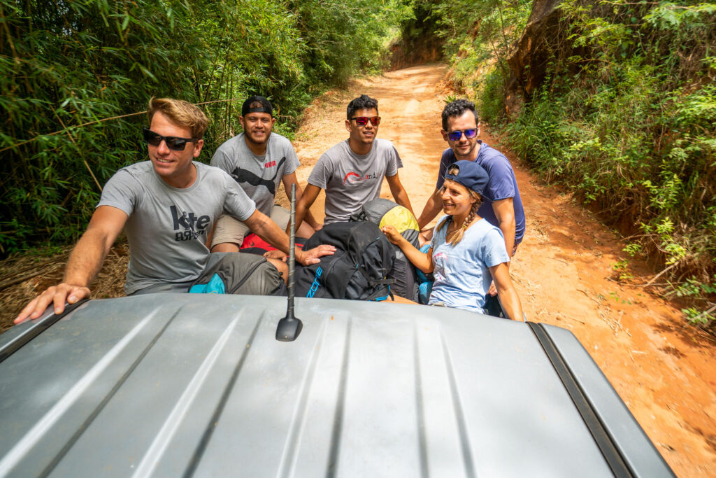 Schon die Anfahrt zum Gleitschirm Startplatz ist ein Abenteuer für sich