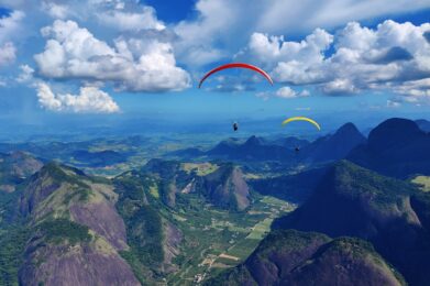 Mit dem Gleitschirm auf Streckenjagd im sonnigen Brasilien